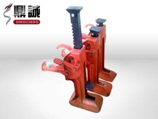 點(diǎn)擊查看詳細(xì)信息<br>標(biāo)題：齒條式起道機(jī) 閱讀次數(shù)：4063